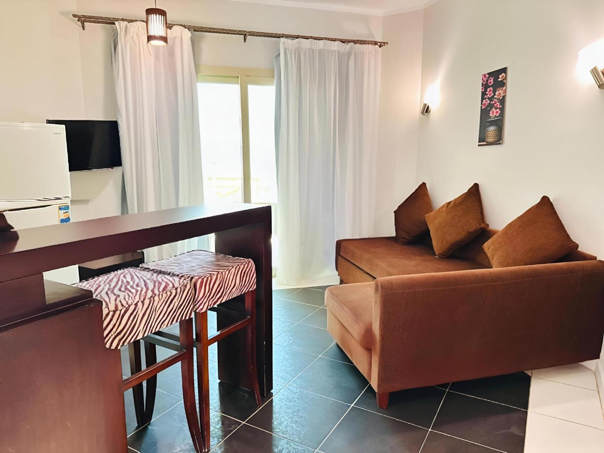 Royal Serviced Resort 4*
