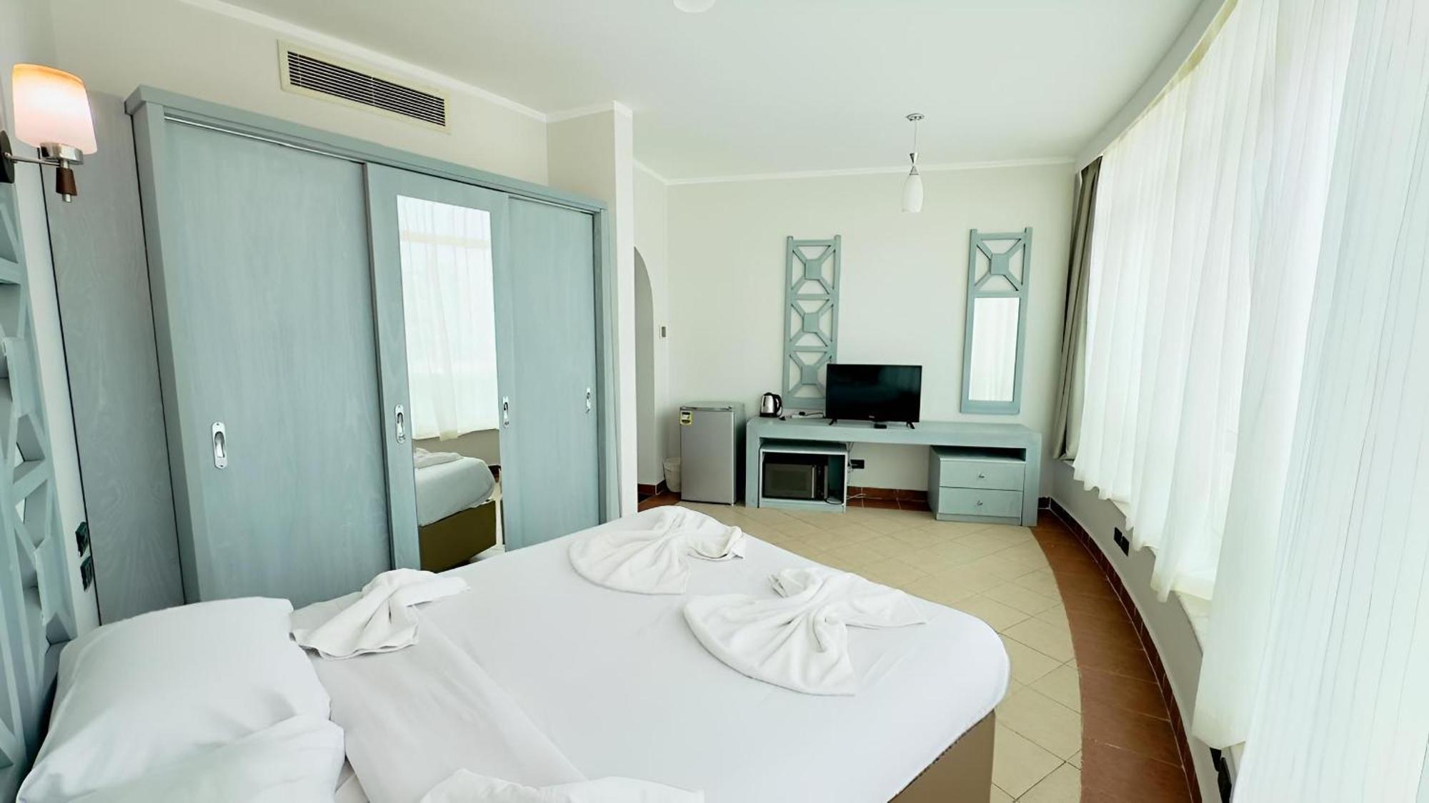 Royal Serviced Rezort 4*